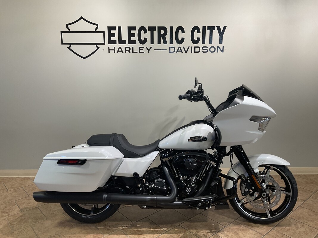 2025 Harley-Davidson Road Glide White Onyx Pearl - Black Finish FLTRX