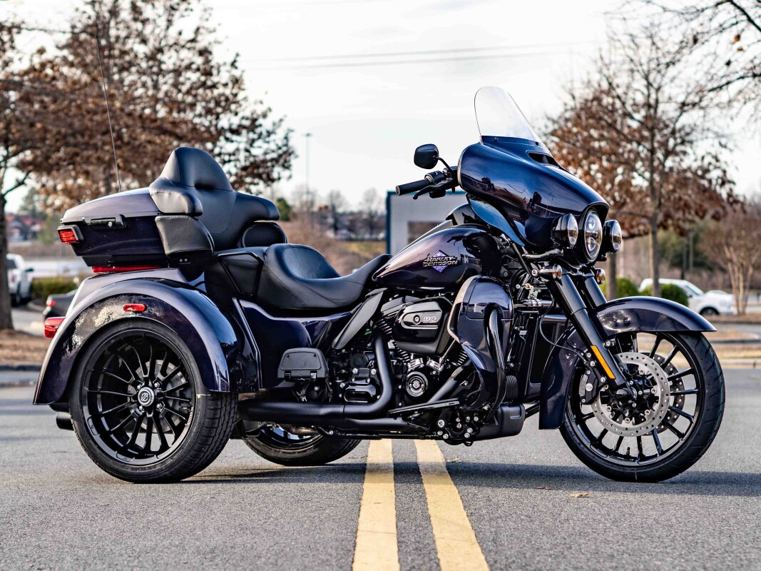 FLHTCUTG 2025 Tri Glide Ultra - Photo 2