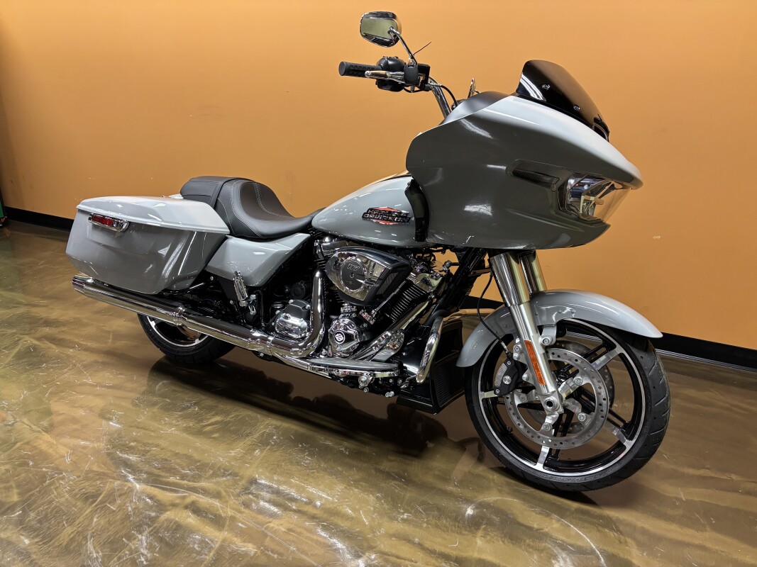 FLTRX 2025 Road Glide - Photo 2