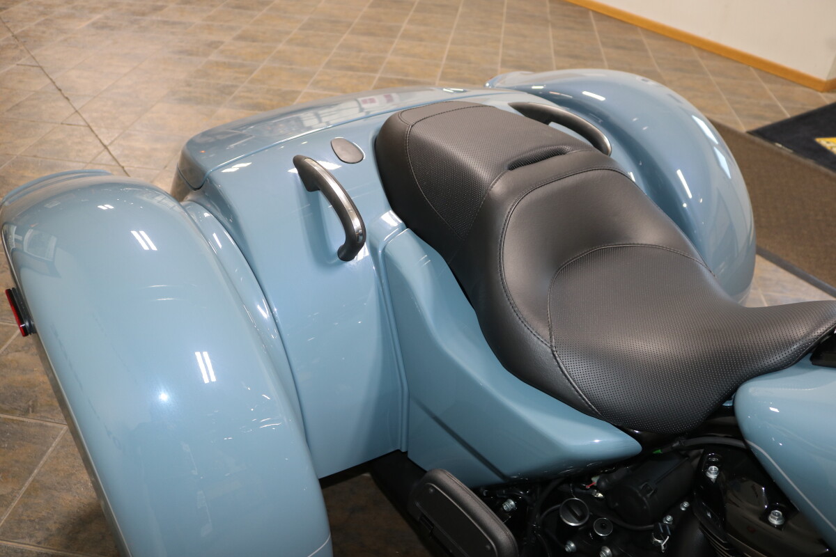 FLTRT 2024 Road Glide 3 - Photo 10