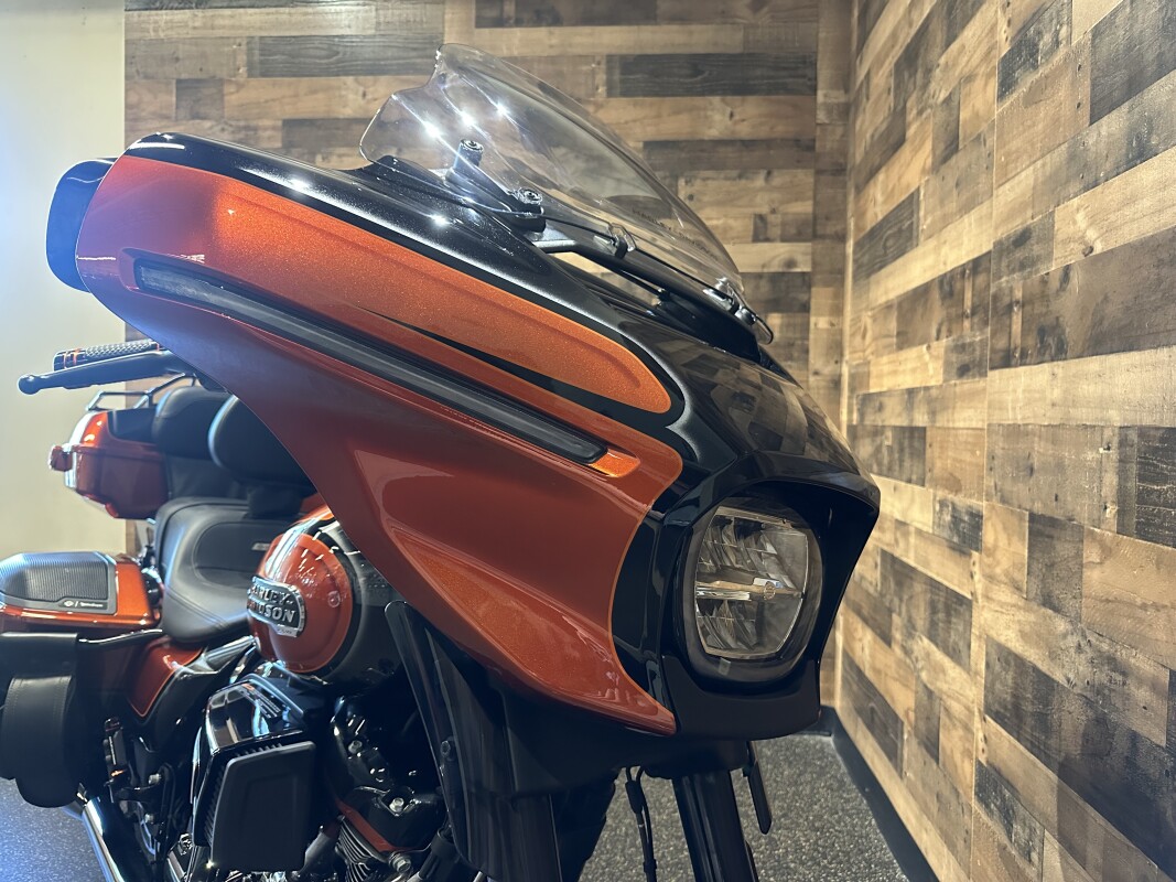 2023 Harley-Davidson CVO Street Glide Whiskey Neat w/Raven Metallic FLHXSE - Photo 4