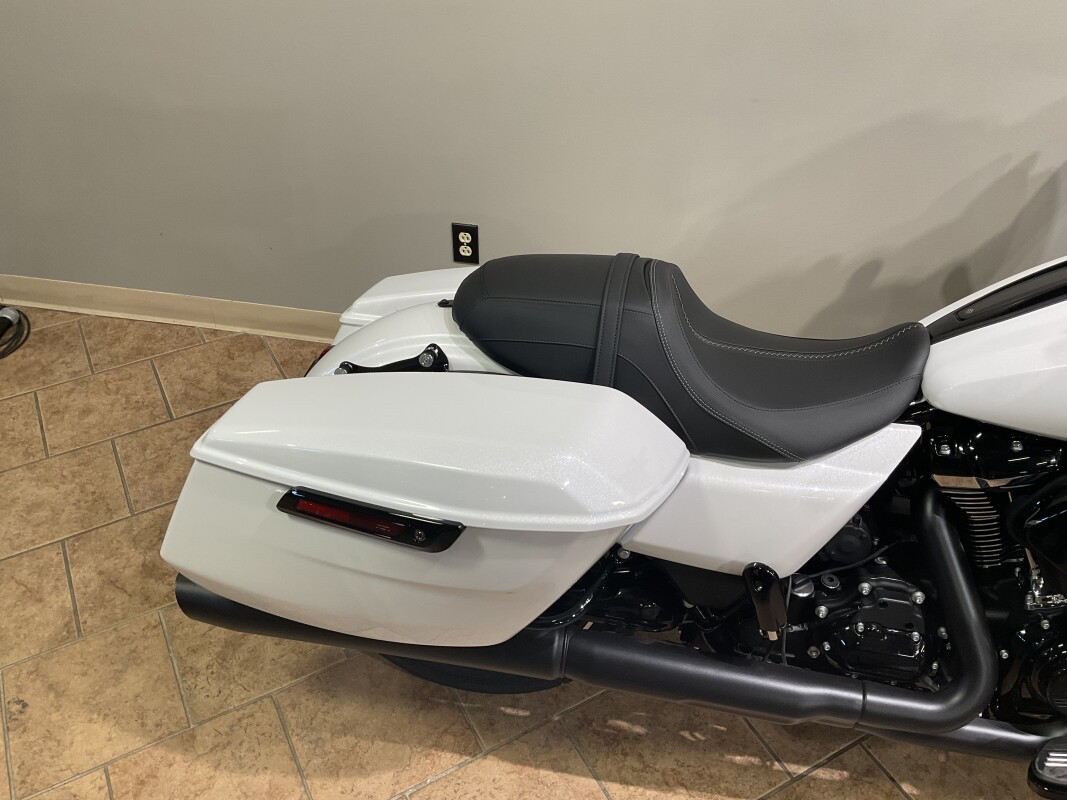 2025 Harley-Davidson Street Glide White Onyx Pearl - Black Finish FLHX - Photo 5
