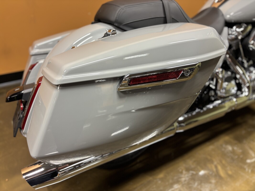 FLTRX 2025 Road Glide - Photo 8
