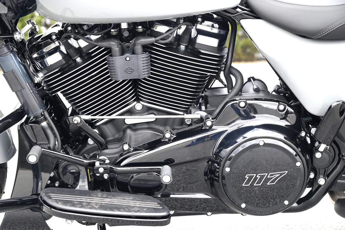 FLTRT 2025 Road Glide 3 - Photo 4
