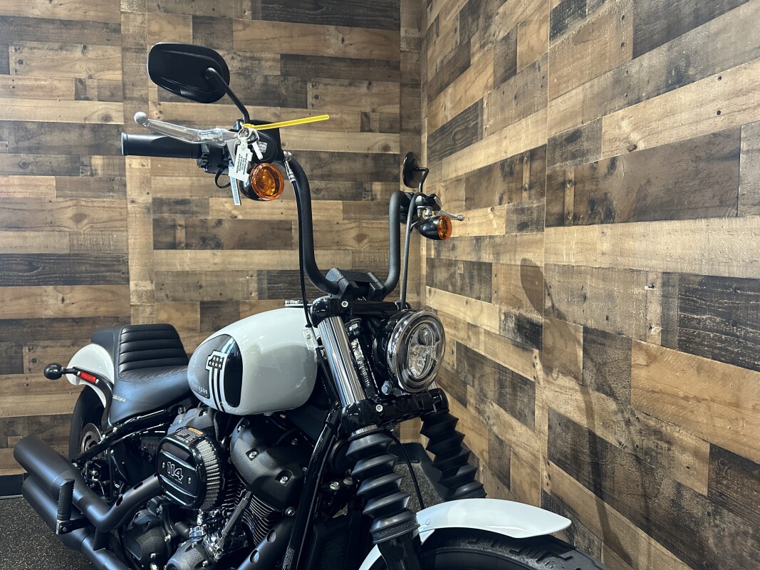 2021 Harley-Davidson Street Bob 114 Stone Washed White Pearl FXBBS - Photo 4