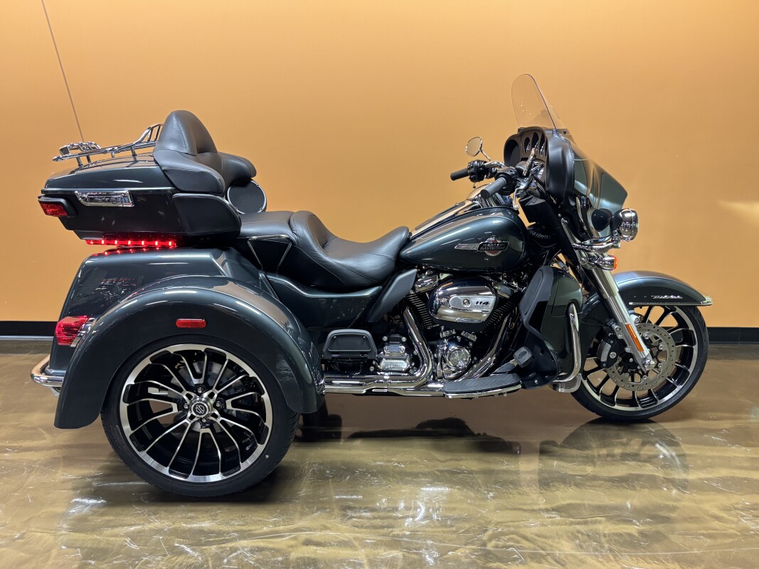 FLHTCUTG 2025 Tri Glide Ultra