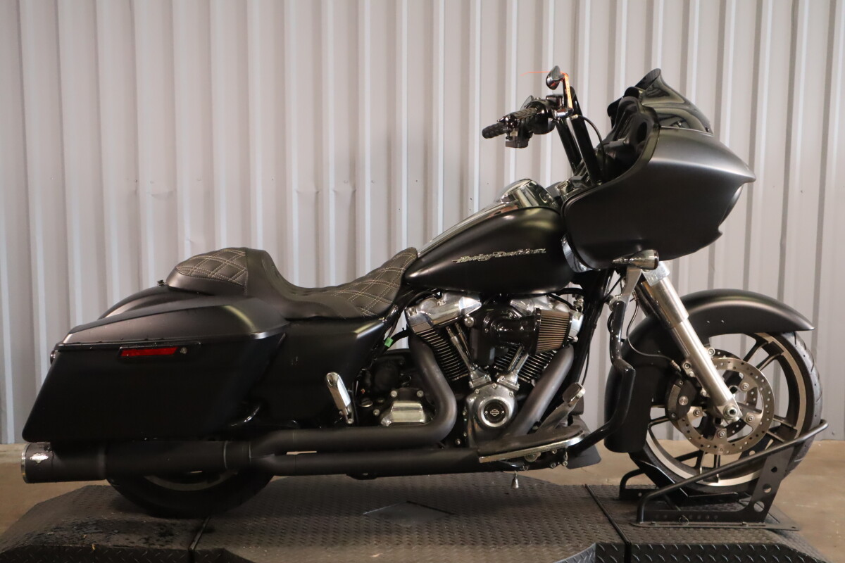 2018 Harley-Davidson® Road Glide® FLTRX | Patriot Harley