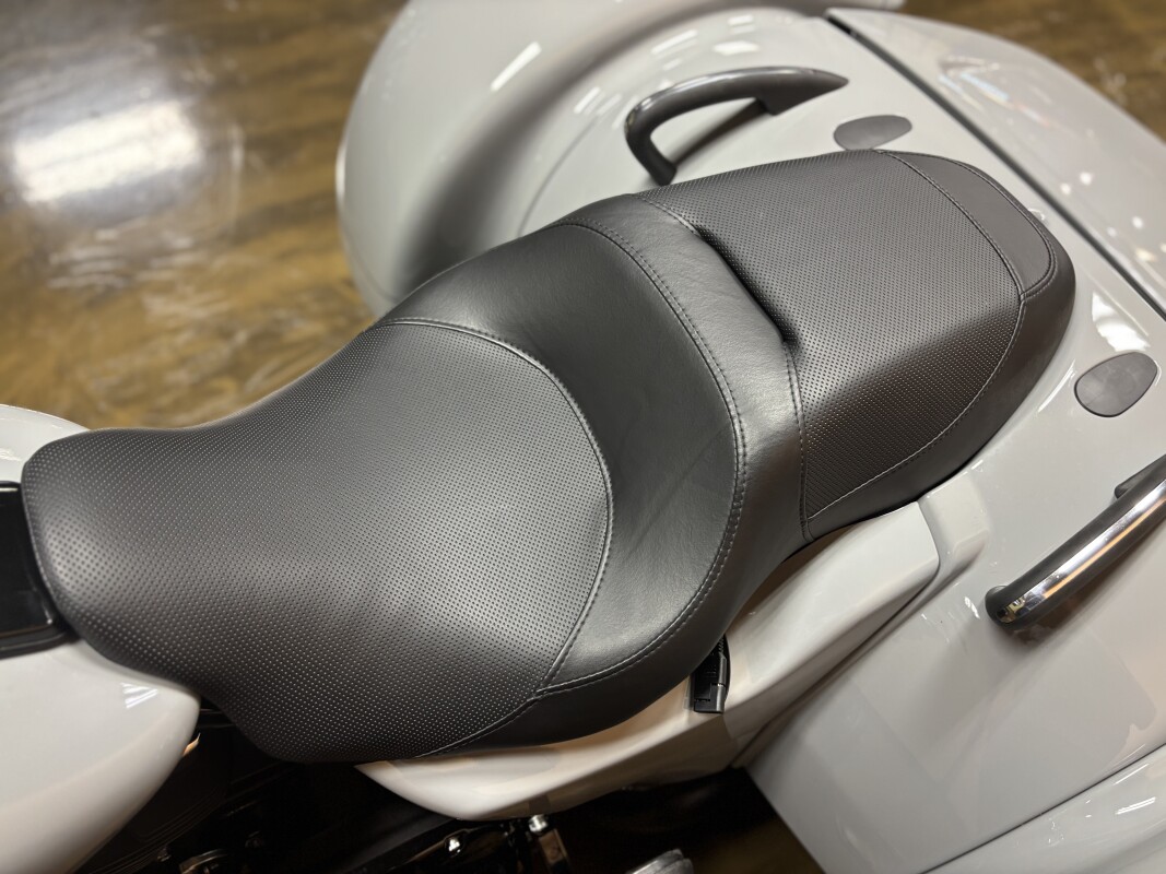 FLTRT 2025 Road Glide 3 - Photo 8