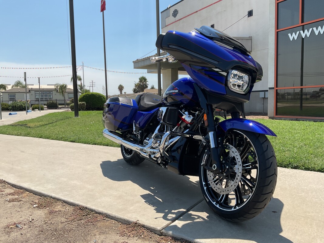 FLHXSE 2025 CVO Street Glide - Photo 3
