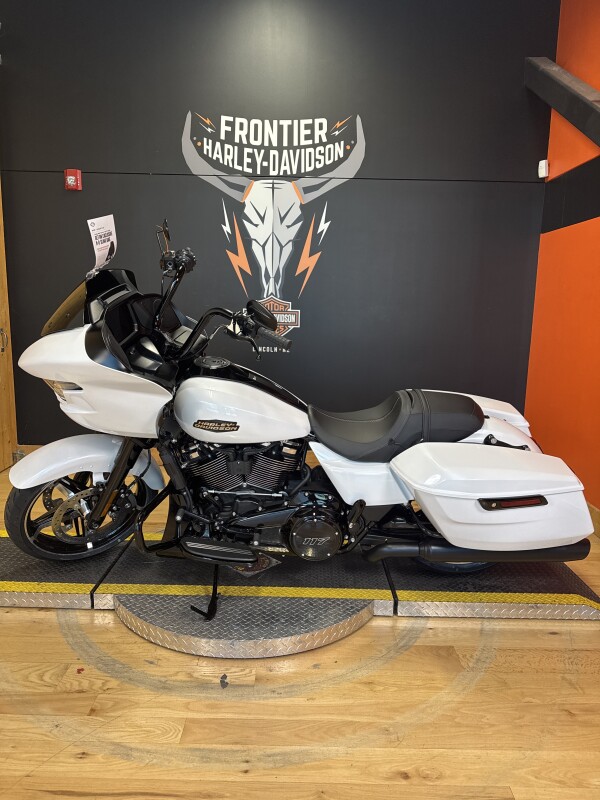 FLTRX 2025 Road Glide - Photo 3
