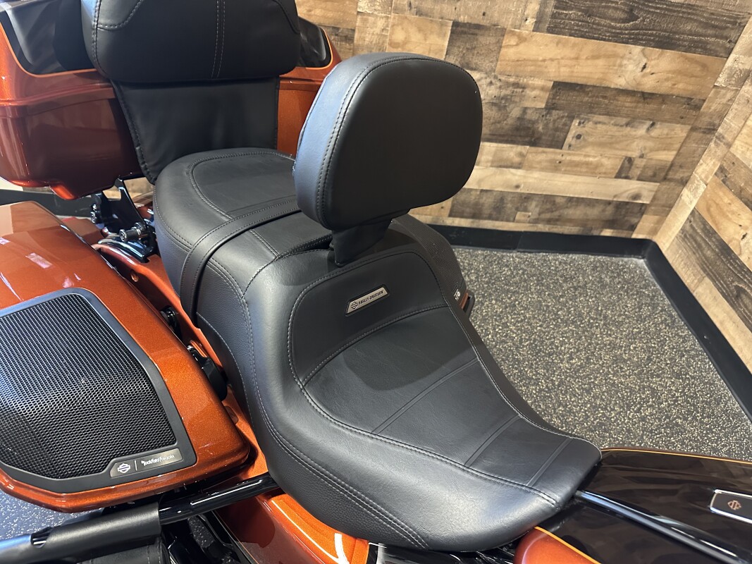 2023 Harley-Davidson CVO Street Glide Whiskey Neat w/Raven Metallic FLHXSE - Photo 5