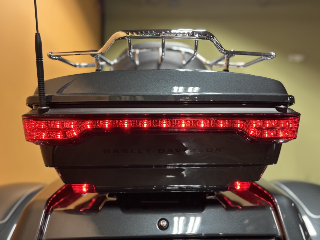 FLHTCUTG 2025 Tri Glide Ultra - Photo 8