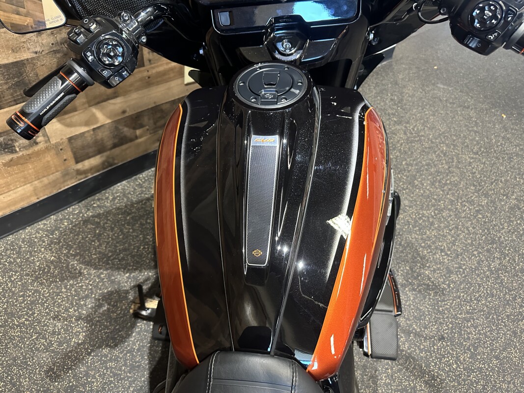 2023 Harley-Davidson CVO Street Glide Whiskey Neat w/Raven Metallic FLHXSE - Photo 8