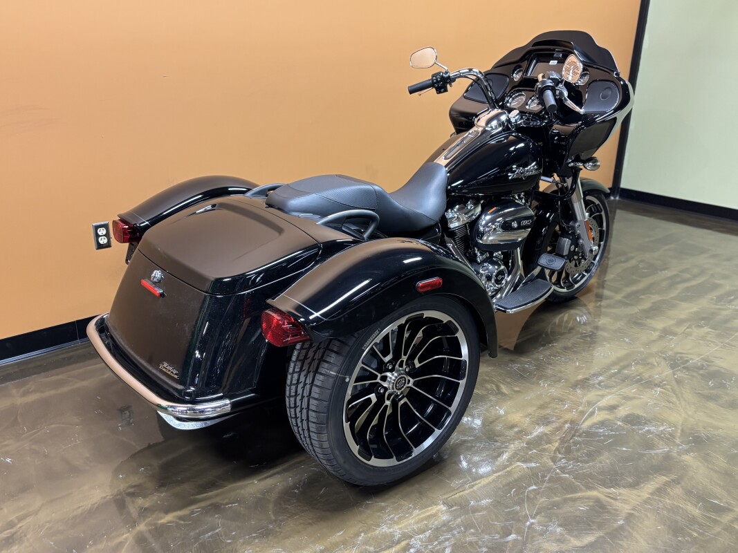 FLTRT 2025 Road Glide 3 - Photo 3