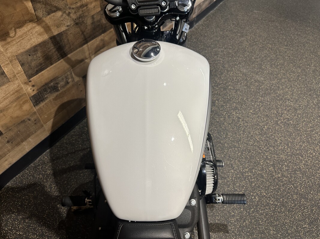 2021 Harley-Davidson Street Bob 114 Stone Washed White Pearl FXBBS - Photo 6
