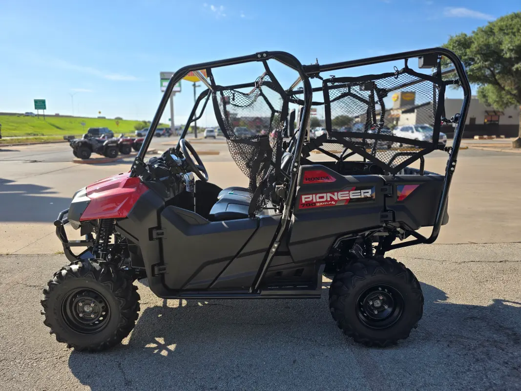 2025 Honda Pioneer 700-4 - Photo 3