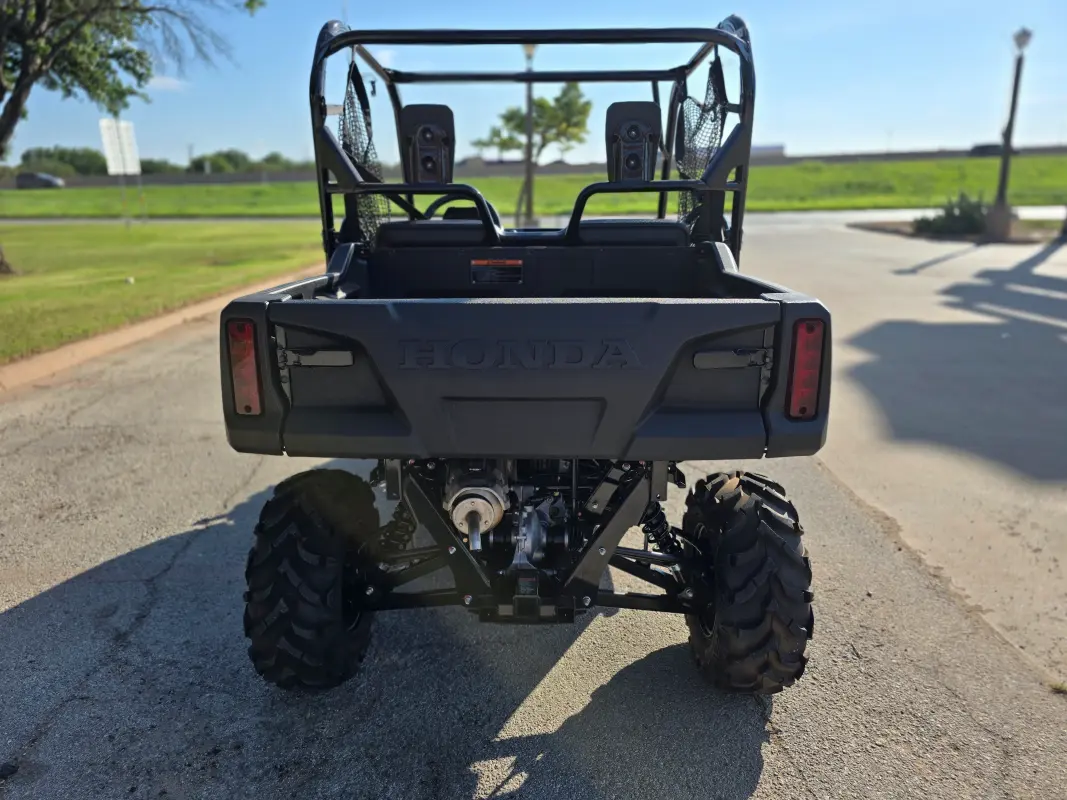 2025 Honda Pioneer 700 - Photo 4