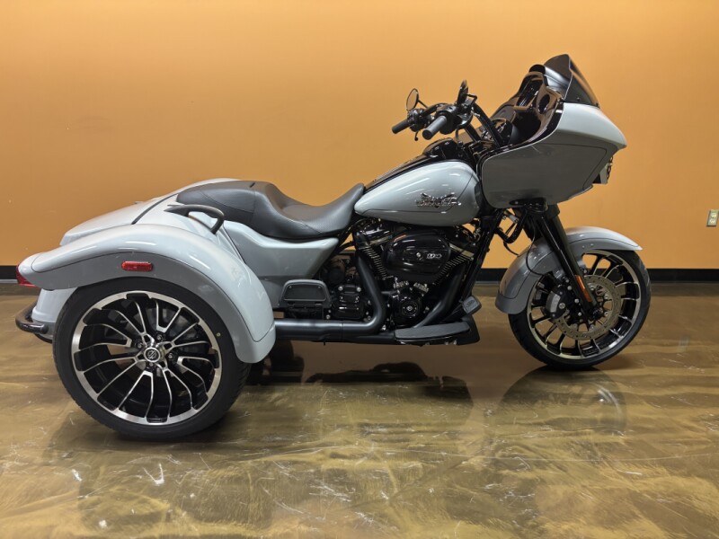FLTRT 2025 Road Glide® 3