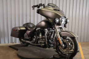 2016 Harley-Davidson® Street Glide® Special FLHXS thumb 2