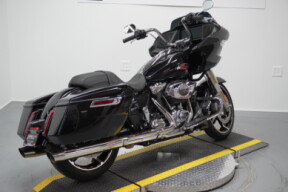2024 Harley-Davidson® Road Glide® Vivid Black thumb 2