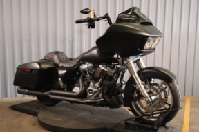 2018 Harley-Davidson® Road Glide® FLTRX thumb 2