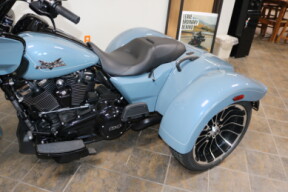 2024 Harley-Davidson® Road Glide® 3 Sharkskin Blue - Black Finish thumb 2