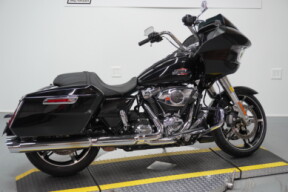 2024 Harley-Davidson® Road Glide® Vivid Black thumb 3