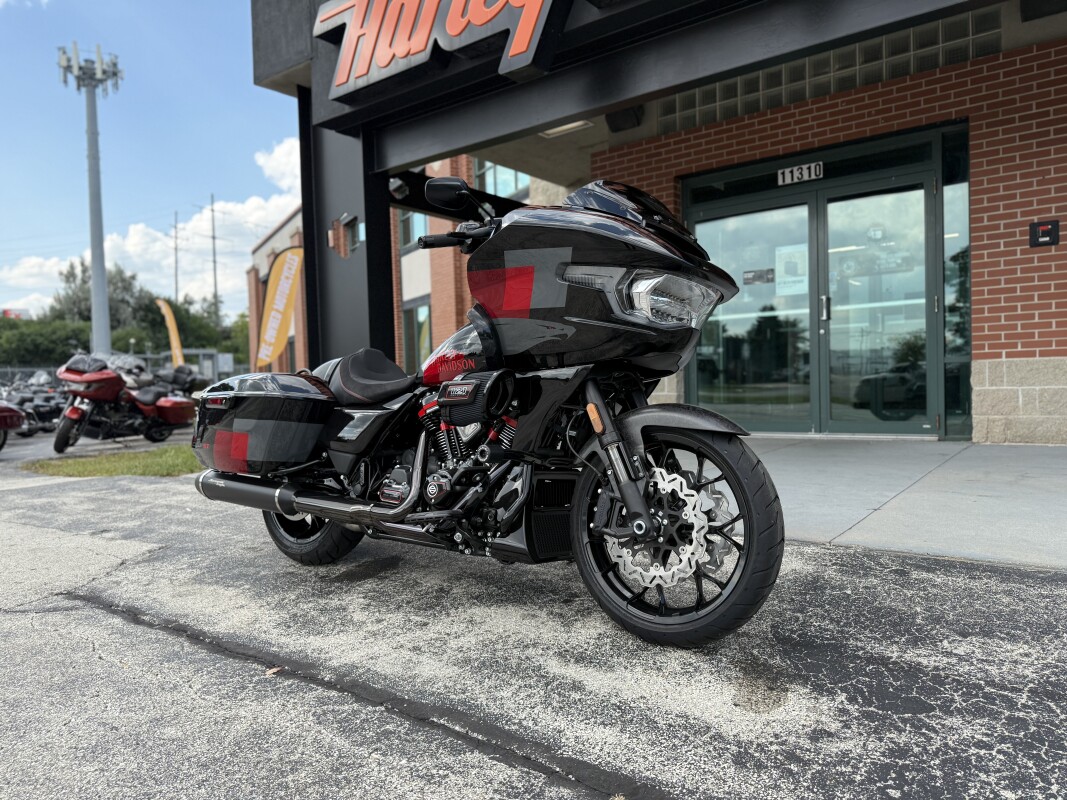 2025 Harley-Davidson Road Glide CVO ST HOT LAP - Photo 2
