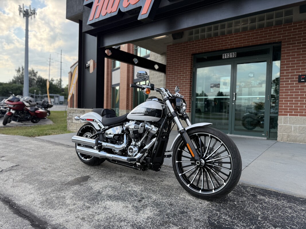 2024 Harley-Davidson Breakout 117 FXBR WHITE ONYX PRL - Photo 2