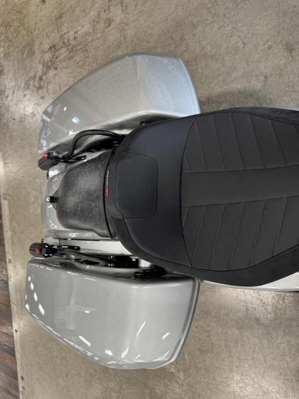 2025 Harley-Davidson CVO Road Glide ST FLTRXSTSE - Photo 5