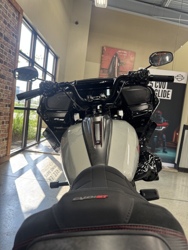 2025 Harley-Davidson CVO Road Glide ST FLTRXSTSE - Photo 3