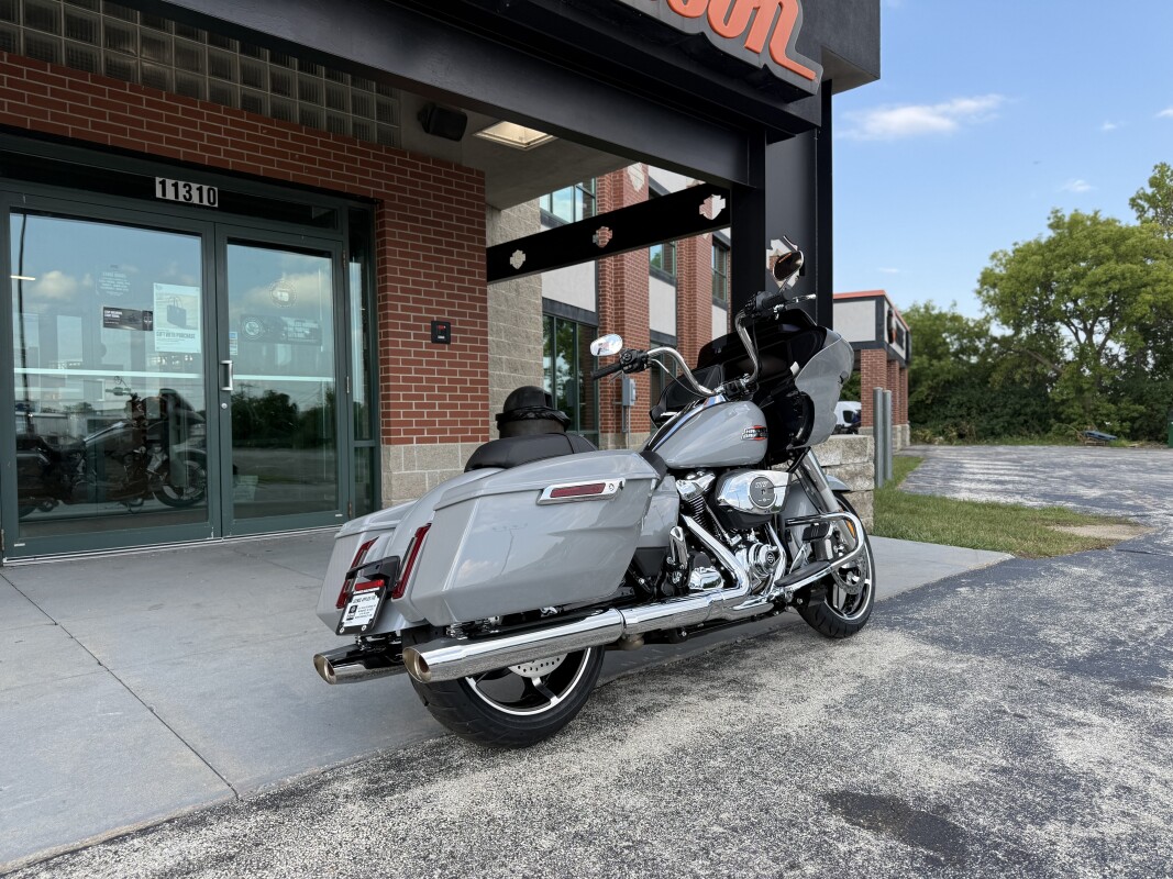2025 Harley-Davidson Road Glide FLTRX - Photo 3