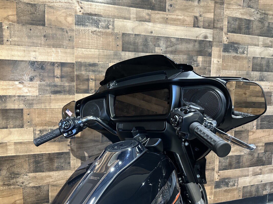 2025 Harley-Davidson Street Glide Vivid Black FLHX - Photo 5