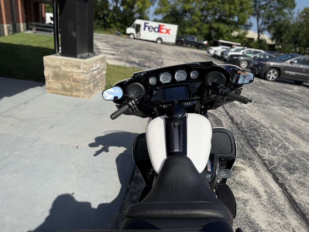 2024 Harley-Davidson Ultra Limited FLHTK WHITE ONYX PEARL - Photo 5