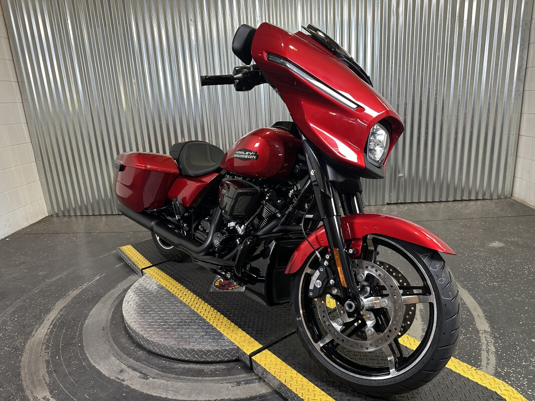 2025 Harley-Davidson Street Glide Brilliant Red - Black Finish - Photo 2