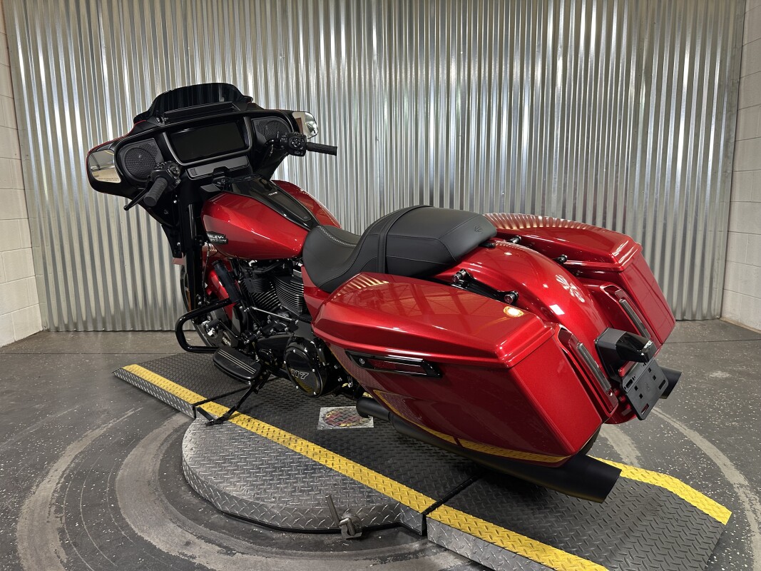 2025 Harley-Davidson Street Glide Brilliant Red - Black Finish - Photo 6