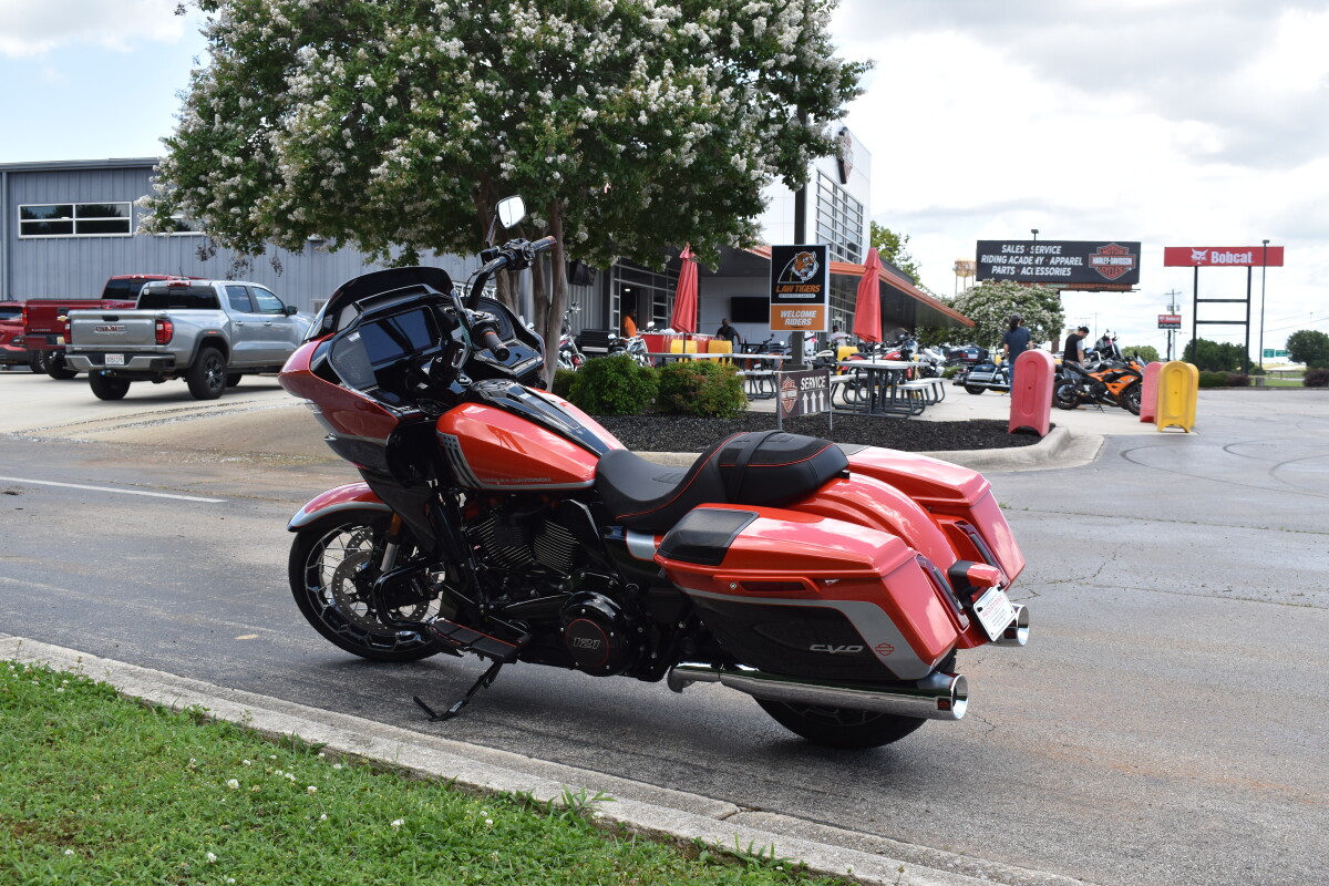 2024 CVO Road Glide – Elite Touring Performance - Photo 6