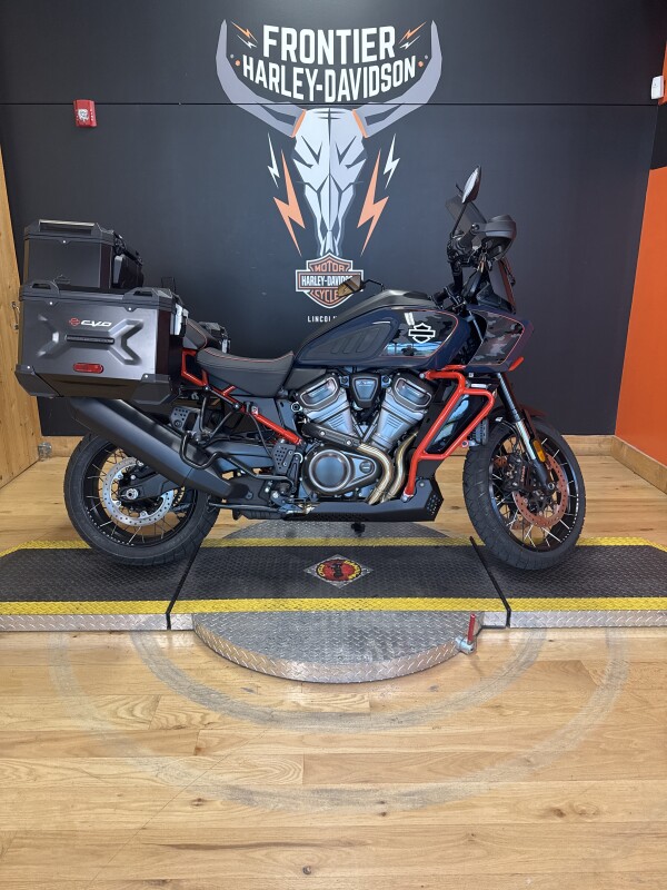 RA1250SE 2025 CVO Pan America