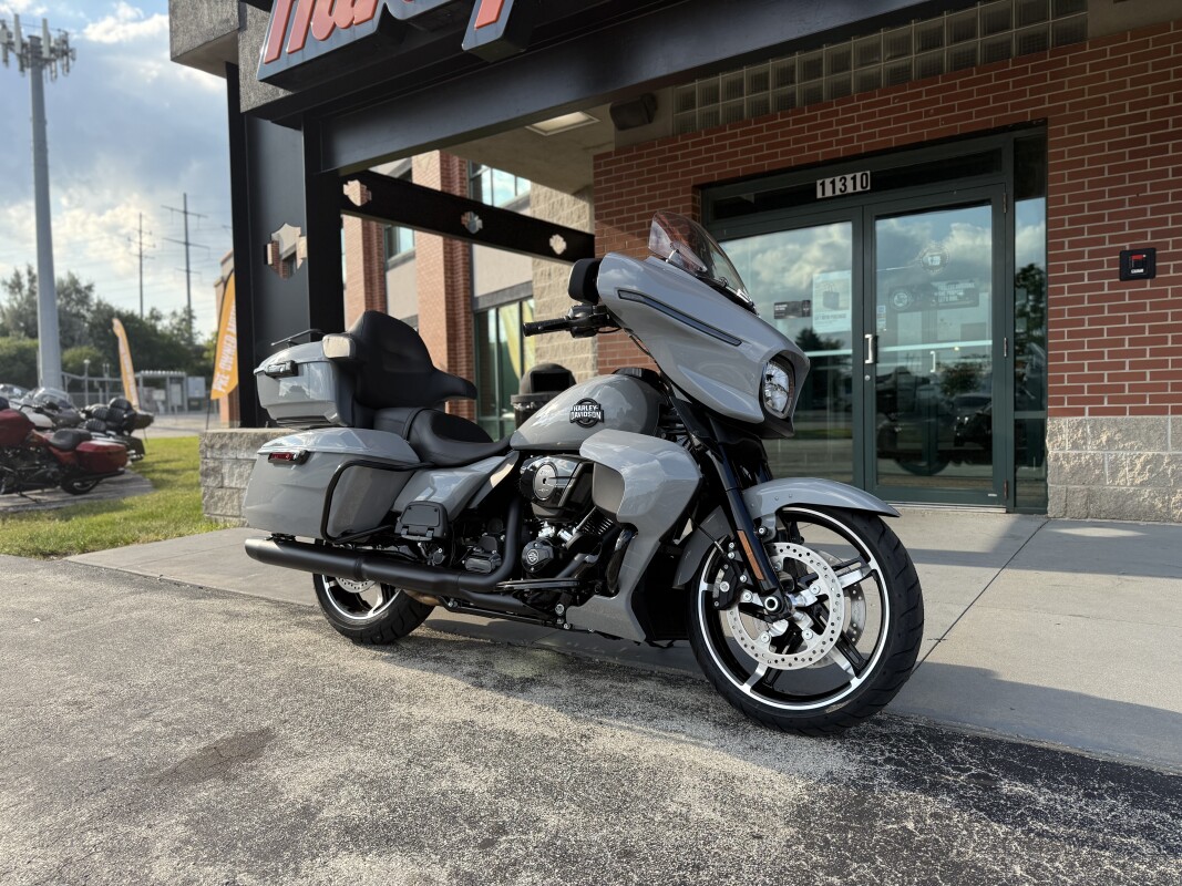 2025 Harley-Davidson Street Glide Ultra FLHXU - Photo 2