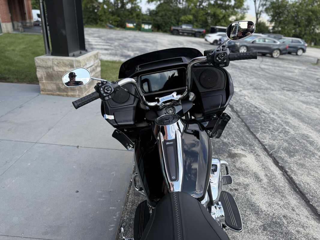 2025 Harley-Davidson Road Glide FLTRX VIVID BLACK - Photo 5