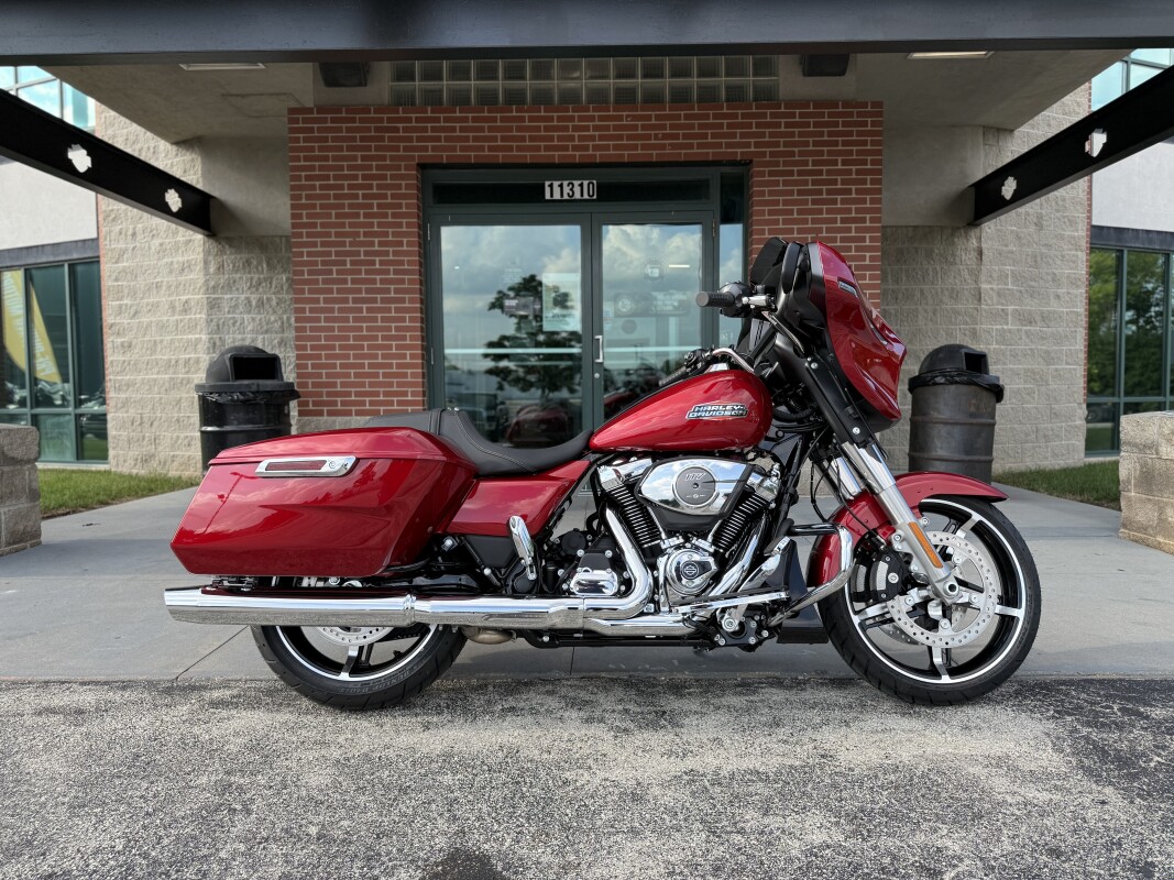 2025 Harley-Davidson Street Glide FLHX BRILLIANT RED