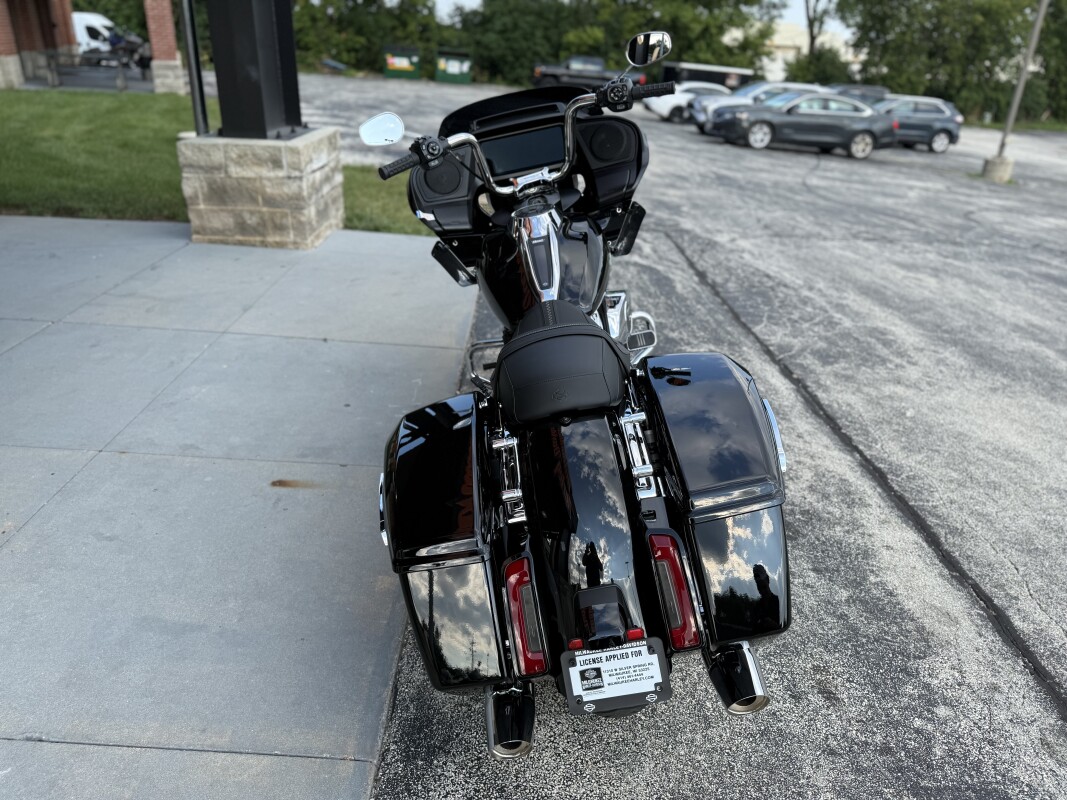 2025 Harley-Davidson Road Glide FLTRX VIVID BLACK - Photo 4