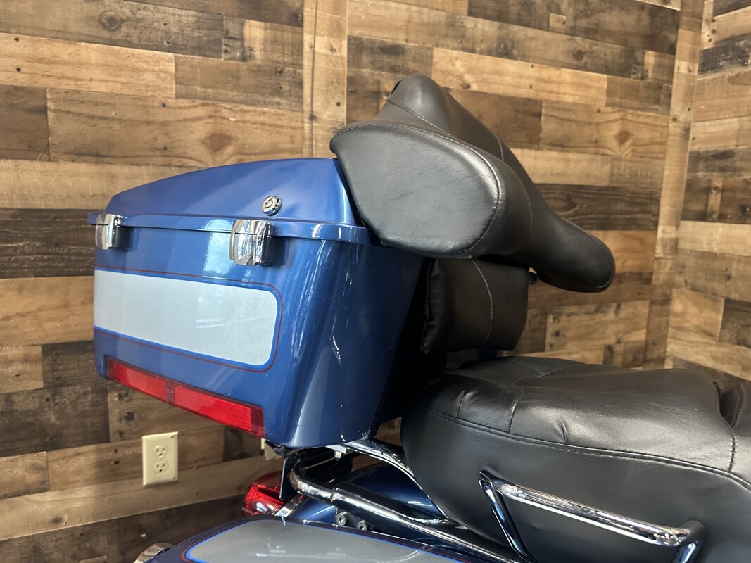 2005 Harley-Davidson Electra Glide Classic Chopper Blue Pearl and Brilliant Silver Pearl FLHTC - Photo 7