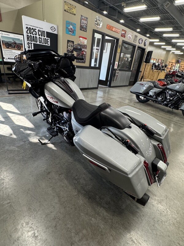 2025 Harley-Davidson CVO Road Glide ST FLTRXSTSE - Photo 9