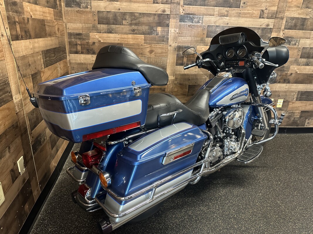 2005 Harley-Davidson Electra Glide Classic Chopper Blue Pearl and Brilliant Silver Pearl FLHTC - Photo 10