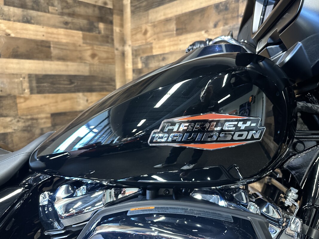 2025 Harley-Davidson Street Glide Vivid Black FLHX - Photo 8