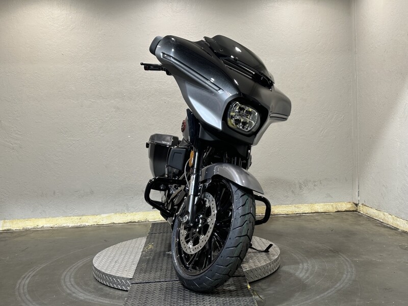 Harley-Davidson CVO Street Glide 2025 FLHXSE 84633813 RAVEN FADE - Photo 4