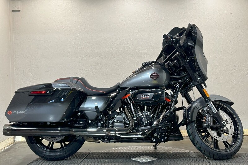 Harley-Davidson CVO Street Glide 2025 FLHXSE 84633813 RAVEN FADE
