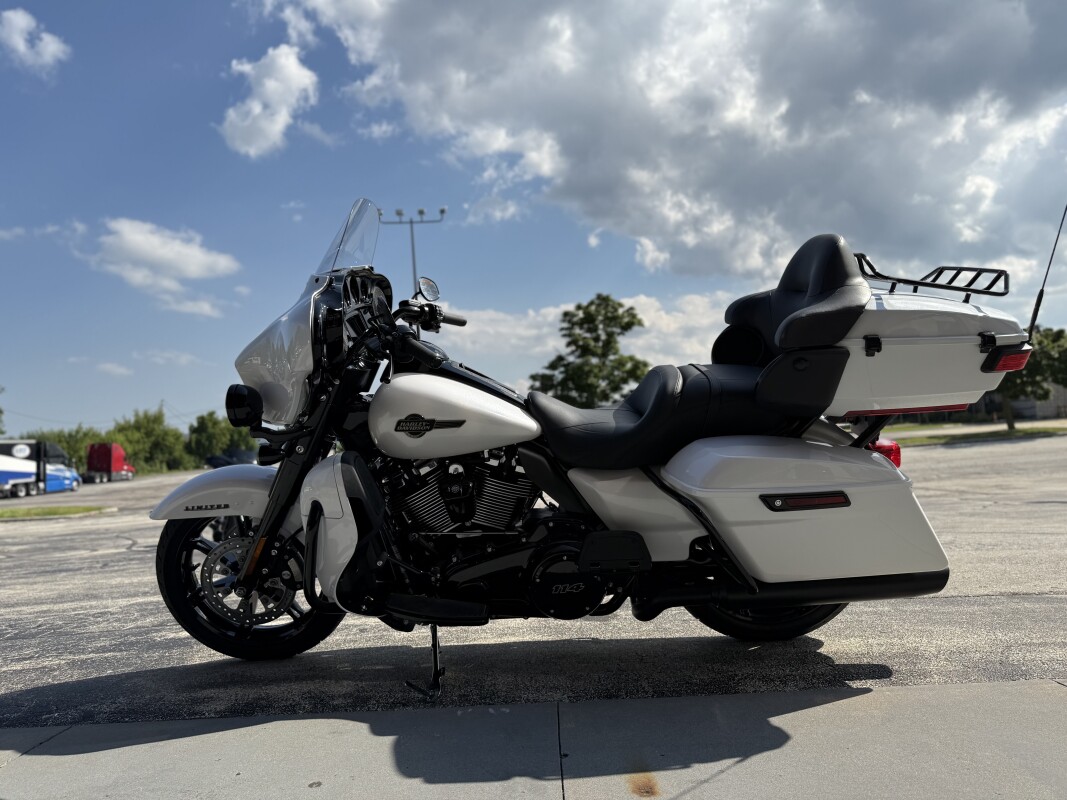 2024 Harley-Davidson Ultra Limited FLHTK WHITE ONYX PEARL - Photo 6