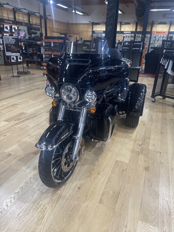 FLHTCUTG 2025 Tri Glide Ultra
